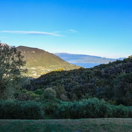 Διαμέρισμα Garda View *